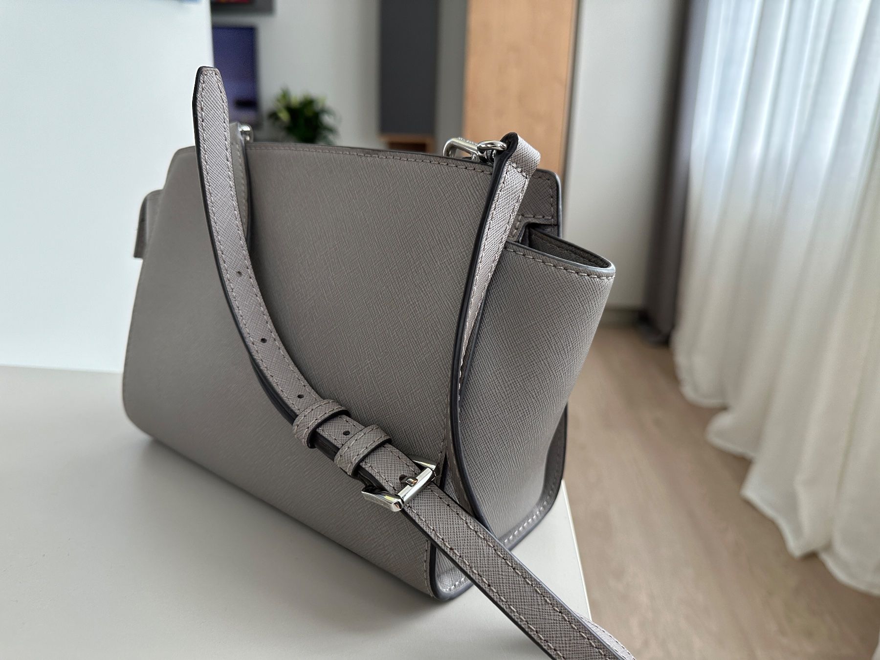 Michael Kors Borse da donna: Michael Kors medium stud selma leather silver pearl grey bag – Usato da Zürich venduto da nat_2gj5 3