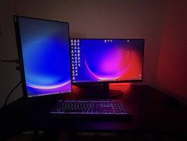 Ultra-Gaming-PC mit zwei Monitoren