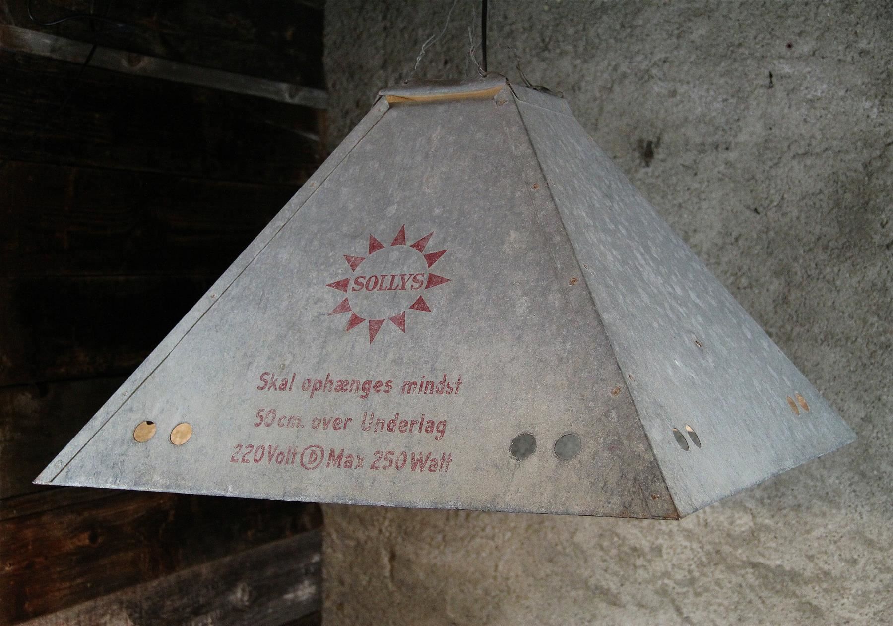 Lampade: Industrielampe, Fabriklampe, Hallenlampe – Usato da Birrwil venduto da brandschatz_birrwil