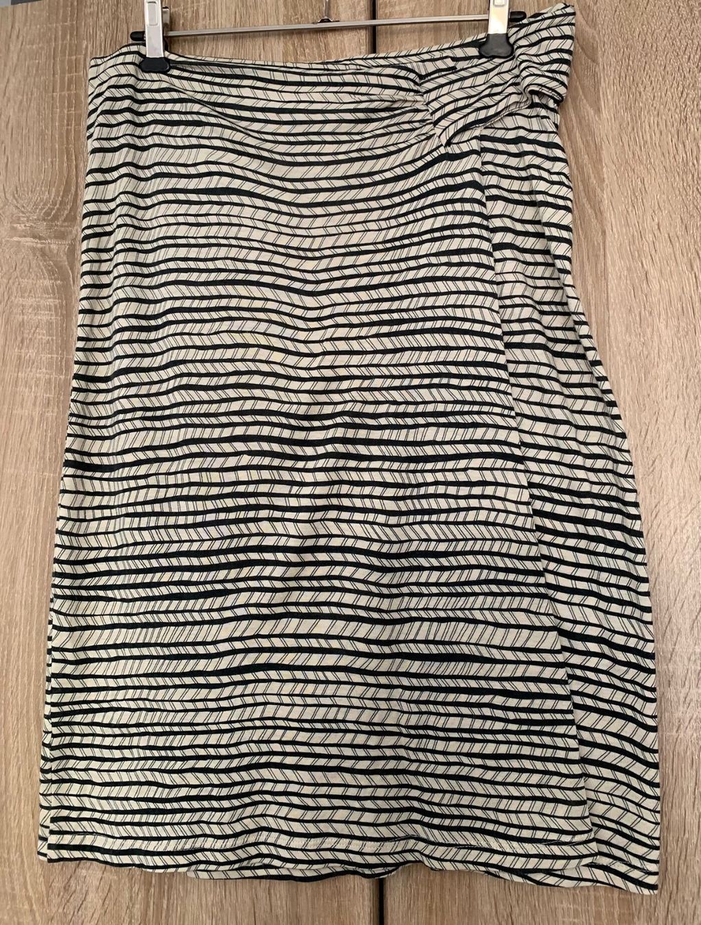 Max Mara Röcke: Weekend Max Mara Jupe Grösse S Jersey offwhite schwarz – Gebraucht aus Nussbaumen AG von brigitebardot 4