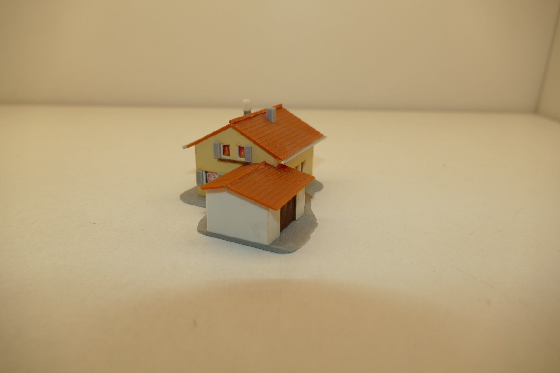 Modelleisenbahnen: Spur N: Einfamilienhaus mit Garage Einheit 2 – Gebraucht aus Niederhasli von rail-duerst 1