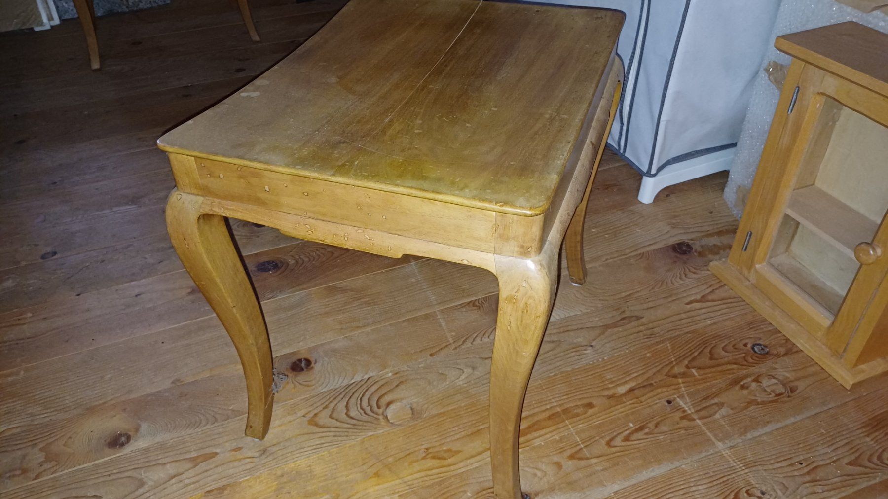 Articoli in legno: Schöner Holzhocker Vintage 2 – Usato da Walenstadtberg venduto da Twowheels 1