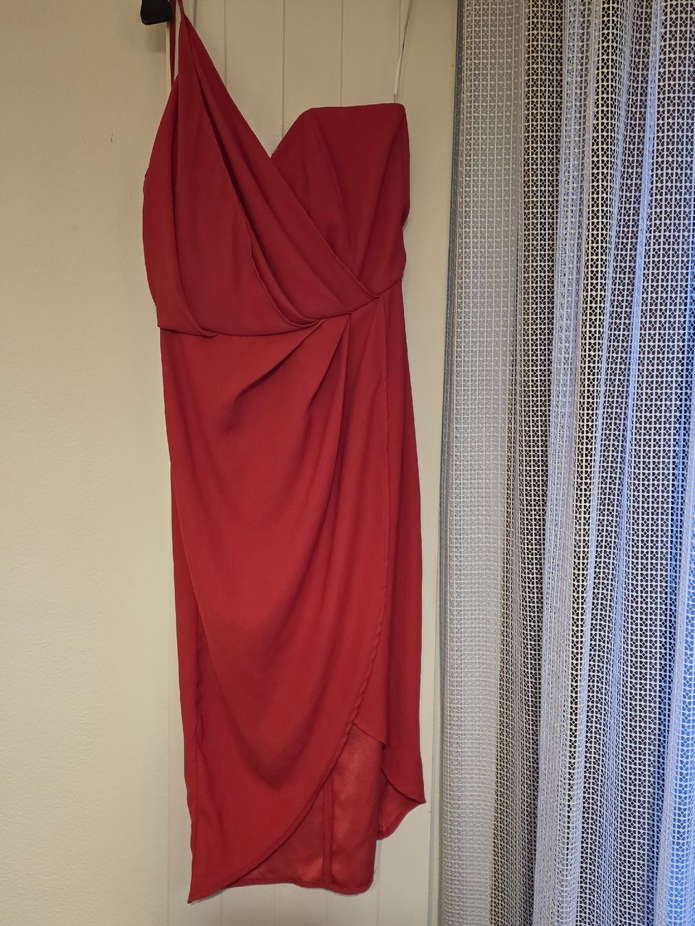 Vestiti: Robe de soirée rouge Abendkleid – Nuovo e nell'imballaggio originale da Corcelles-Payerne venduto da Shielddd