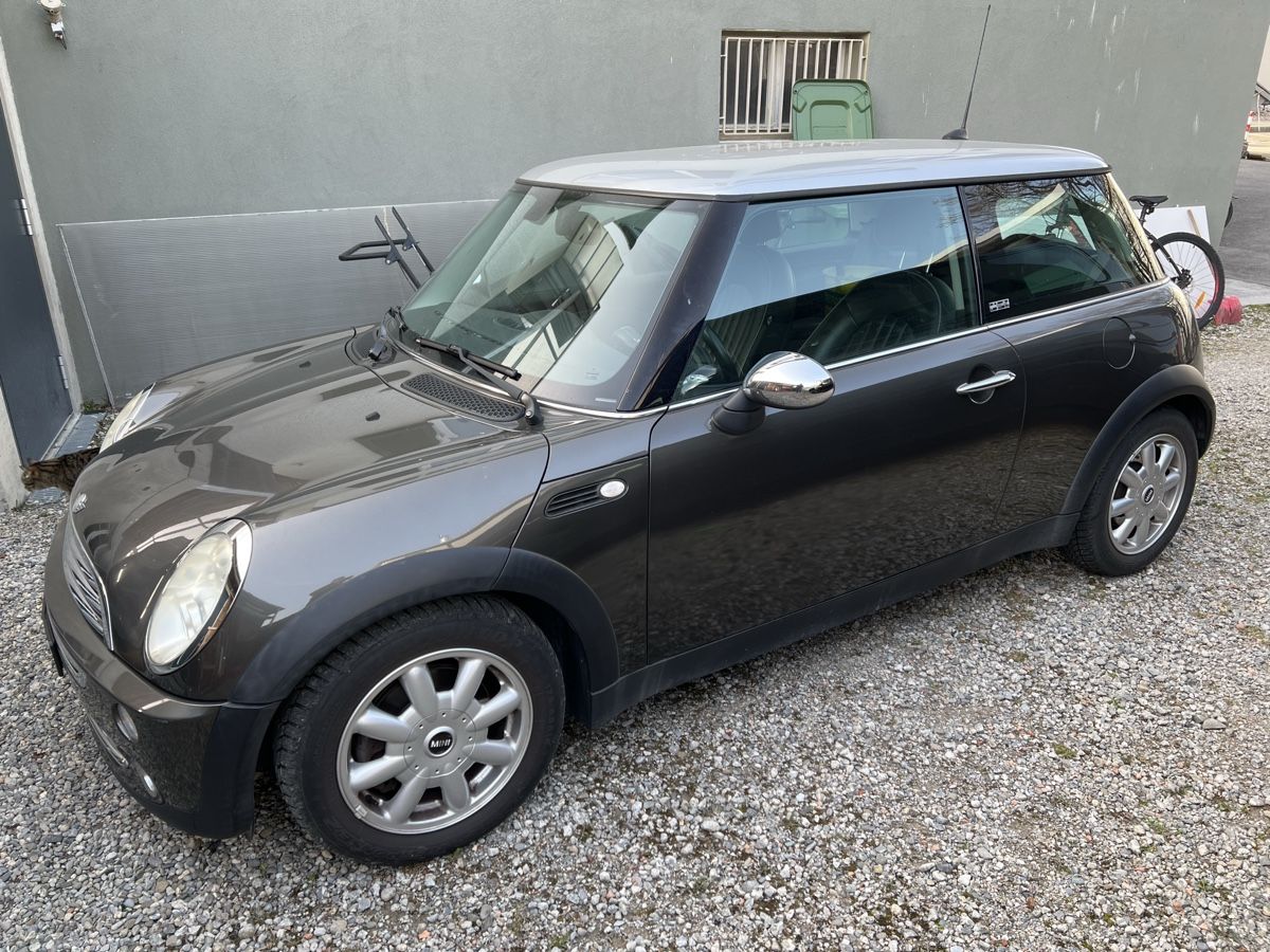Mini Autos: Mini Cooper, Jg. 2006 – D'occasion à Diepoldsau par SenderCommender
