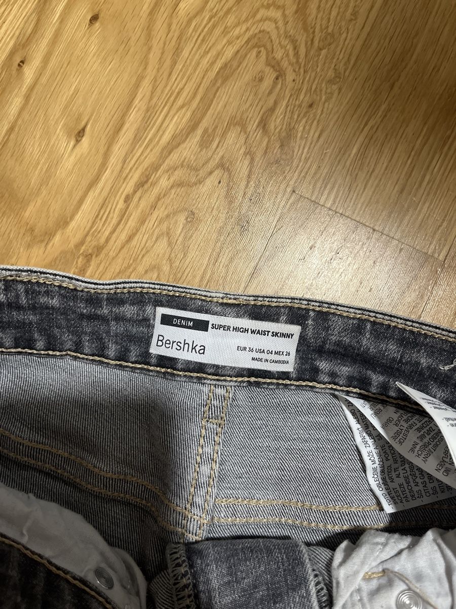 Bershka Pantaloni: Pantalon gris BERSHKA – Usato da Le Locle venduto da Mayd_h 1