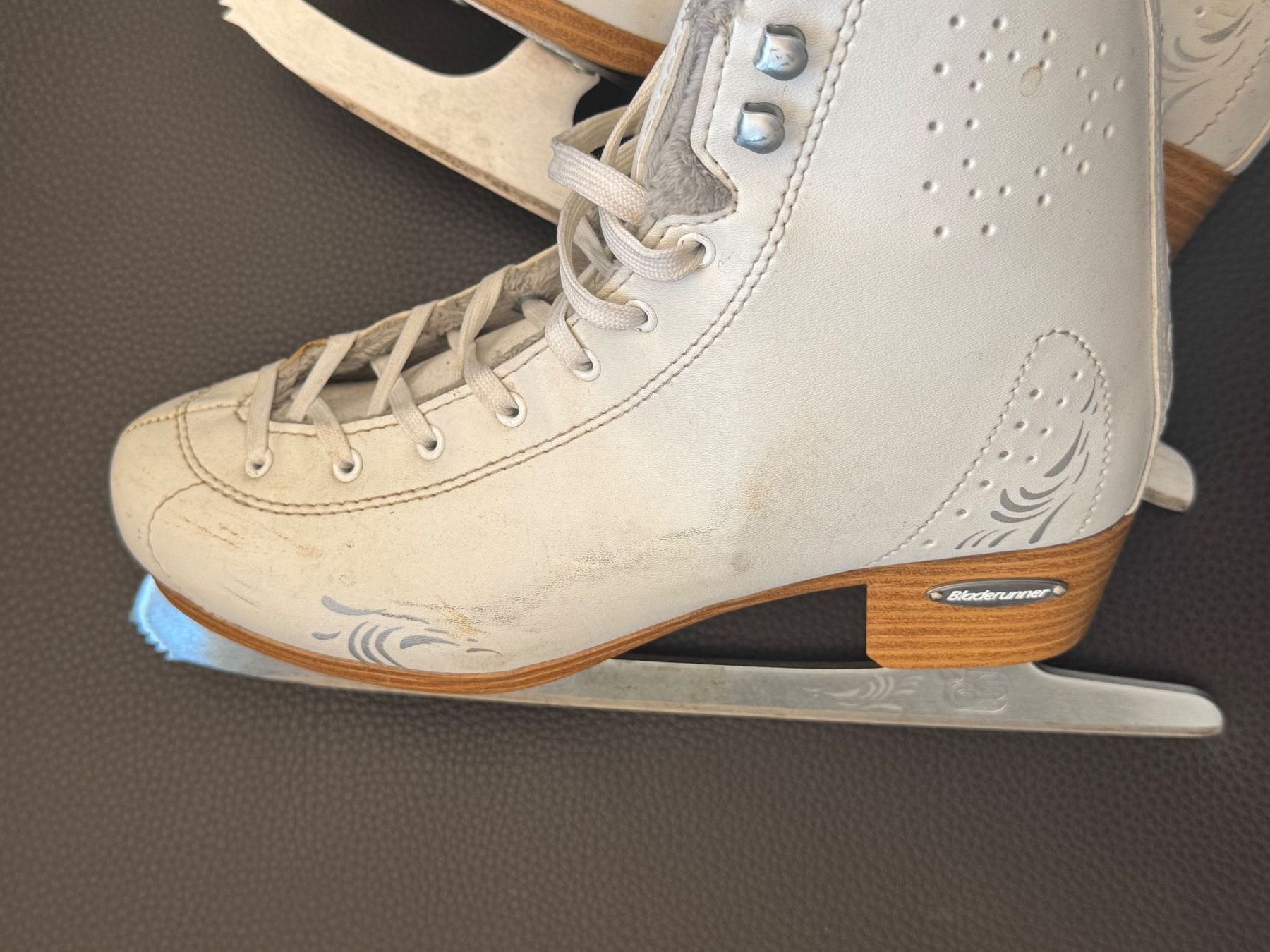Patins à glace: Eislaufschuhe – D'occasion à Zürich par hwang 1