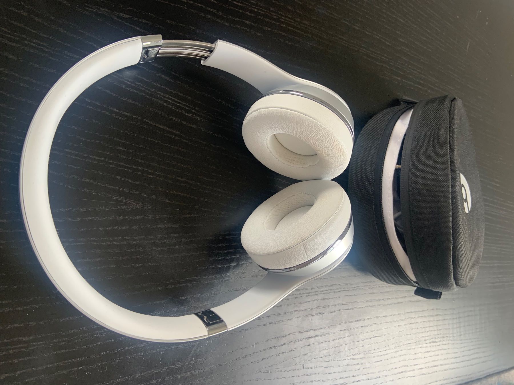 Beats Cuffie: Original Beats Solo 3 Wireless Kopfhörer - Silber top – Usato da Schwyz venduto da Isabella_ibk 1