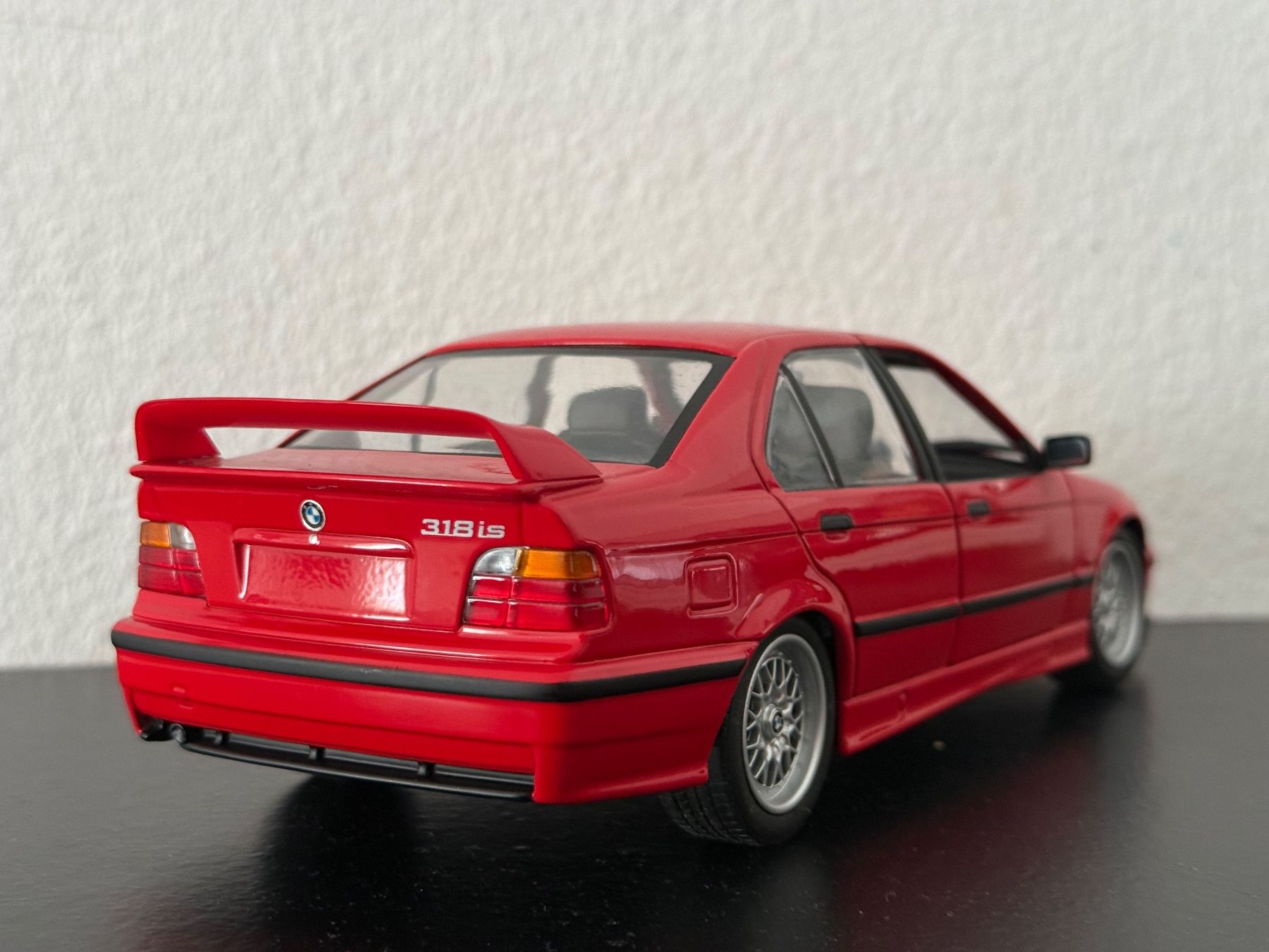 BMW Modellautos: BMW 318is E36 1:18 UT Models – Neu (gemäss Beschreibung) aus Bülach von Meti2023 6