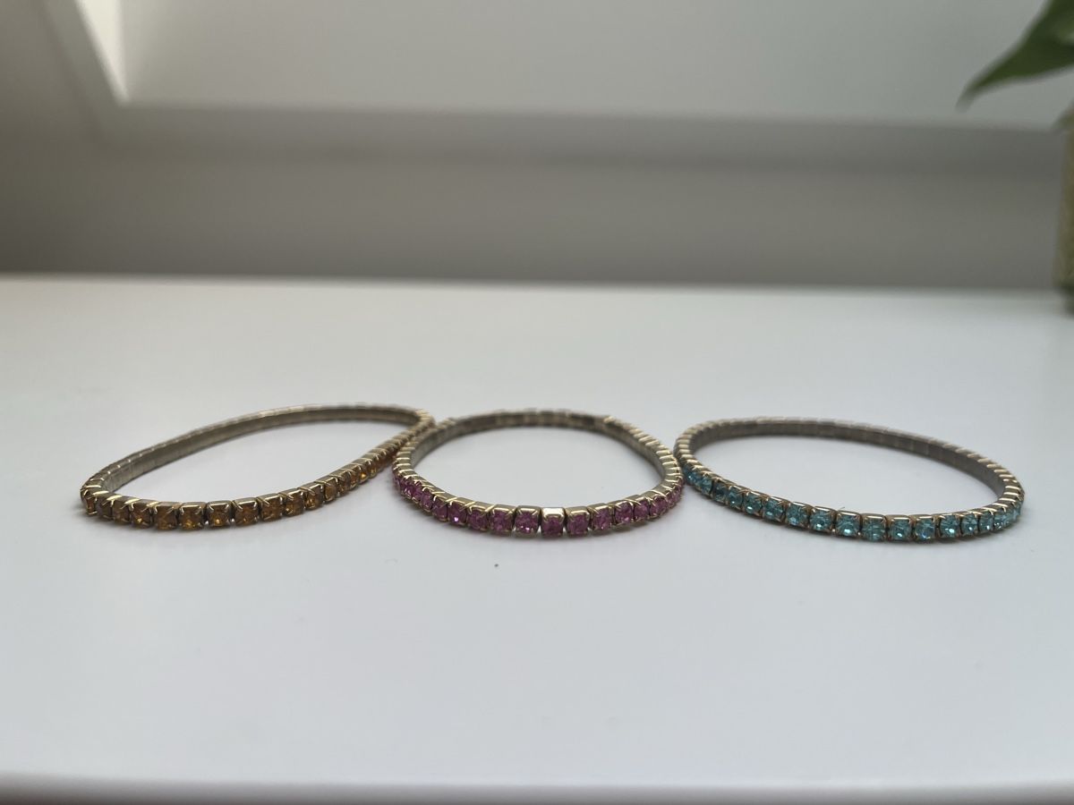 Bracelets: 3 Armbänder: blau, pink, orange – D'occasion à Zürich par lyn_tqp5