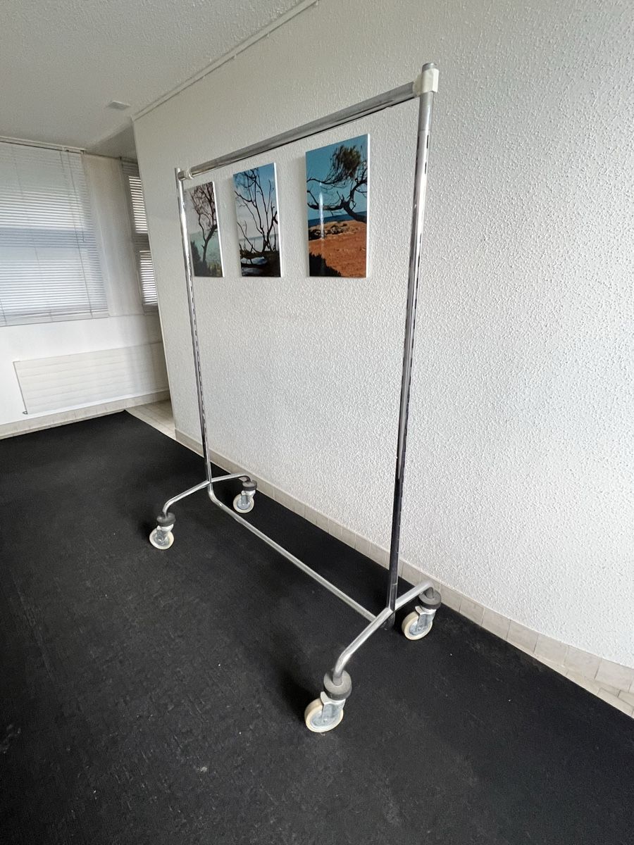 Autres appareils pour le jardin: Robuster Kleiderständer / Rollständer – D'occasion à Thun par schoenfm