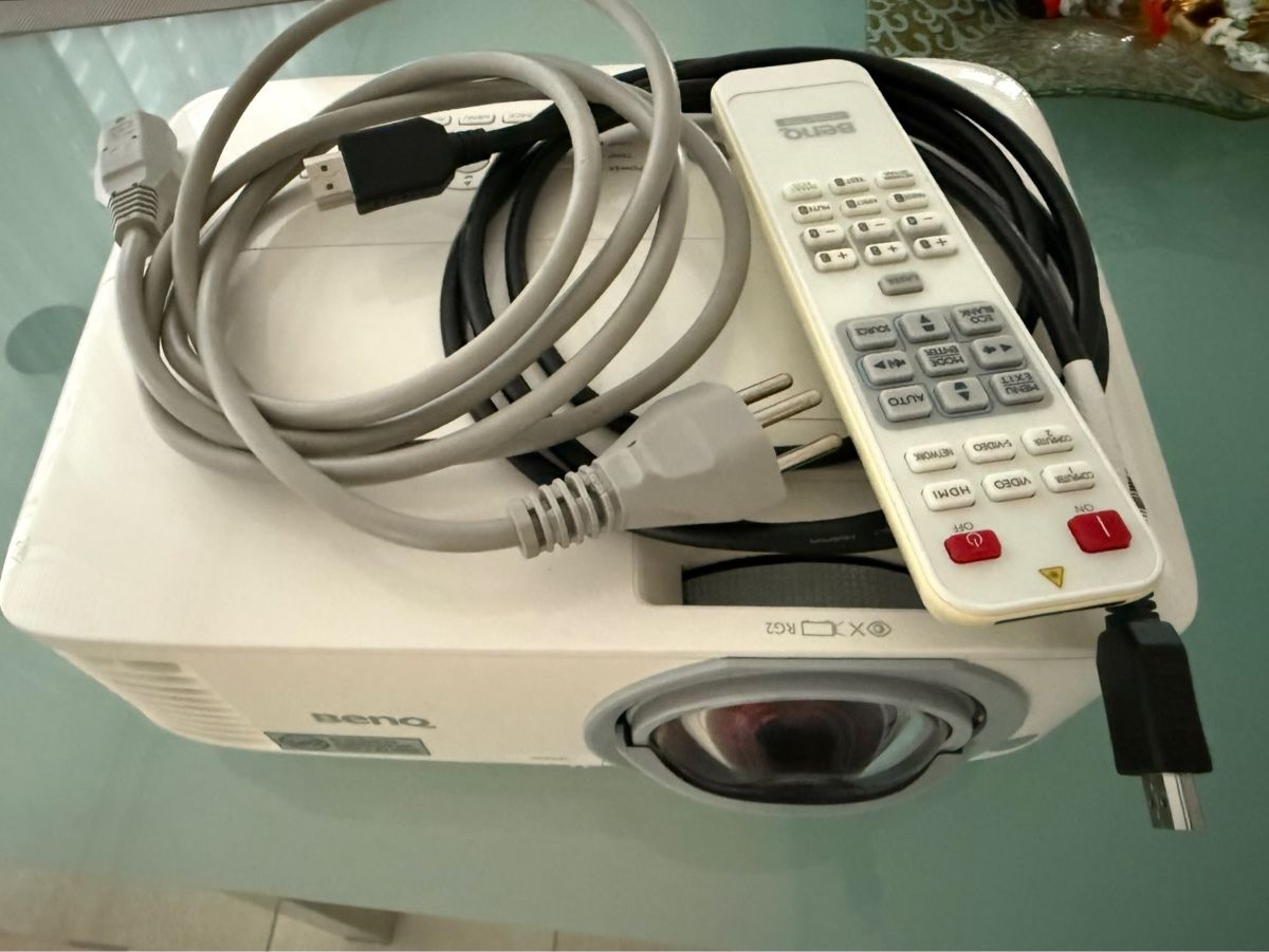 BenQ Videoprojektoren: Beamer Benq TH682ST – Gebraucht aus Oberrüti von chi_68h7