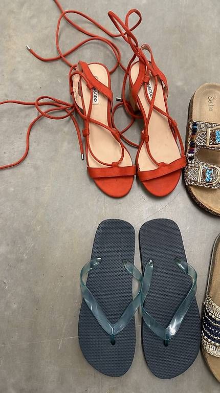 Scarpe da donna: Diverse Sandalen Sommer – Usato da Effretikon venduto da lil_vgd5 1