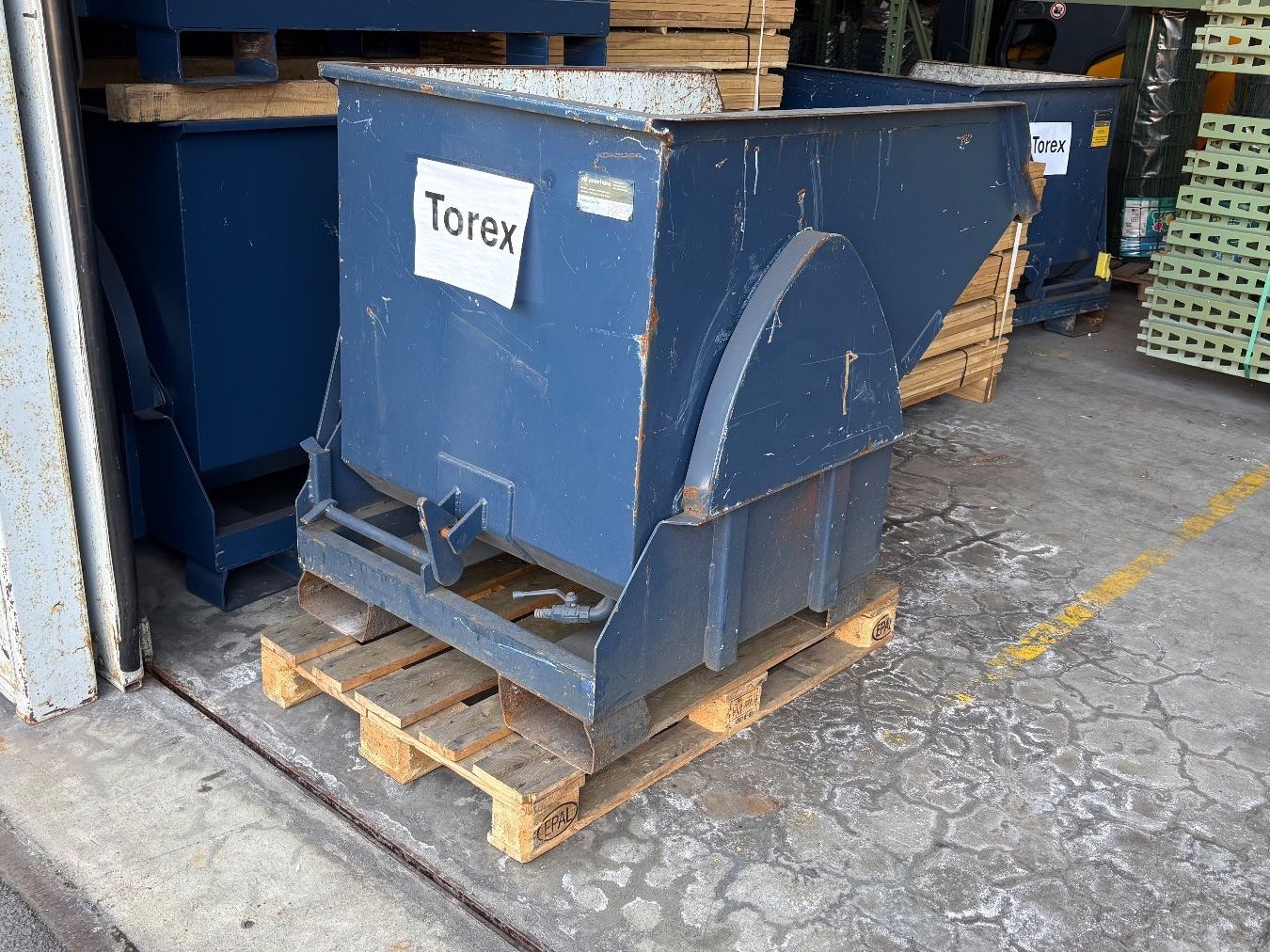 Conteneurs de construction: Robuster Kippbehälter – D'occasion à Villmergen par TorexVillmergen