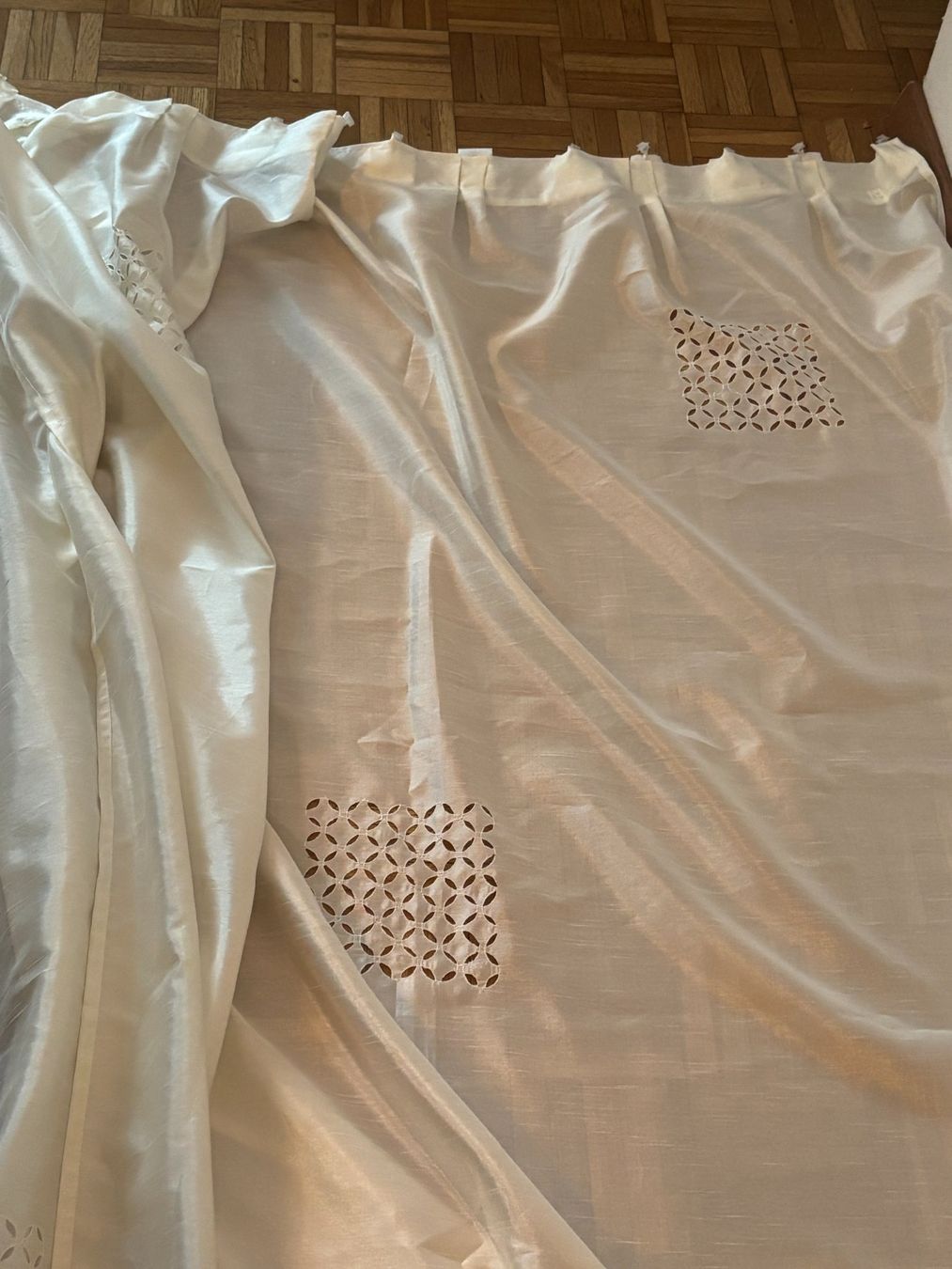 Vorhänge: Weisse Sommergardine mit Muster, 230x210 cm – Gebraucht aus Wallisellen von ASZT 9