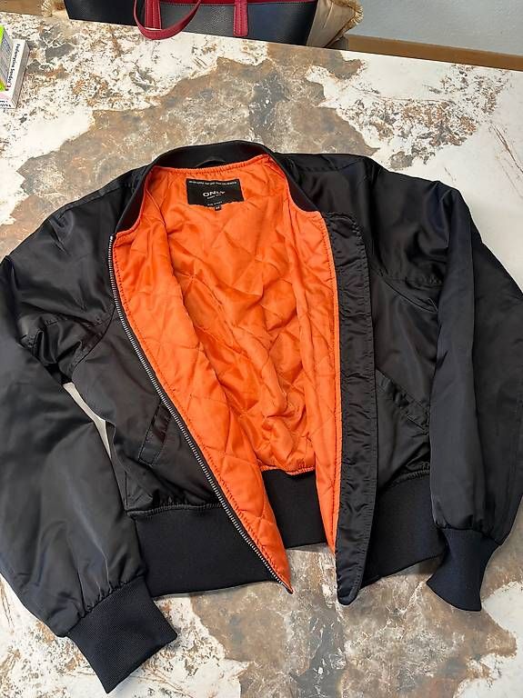 Jacken: Bomber - Jacke S – Gebraucht aus Volketswil von mel_vh2s 1