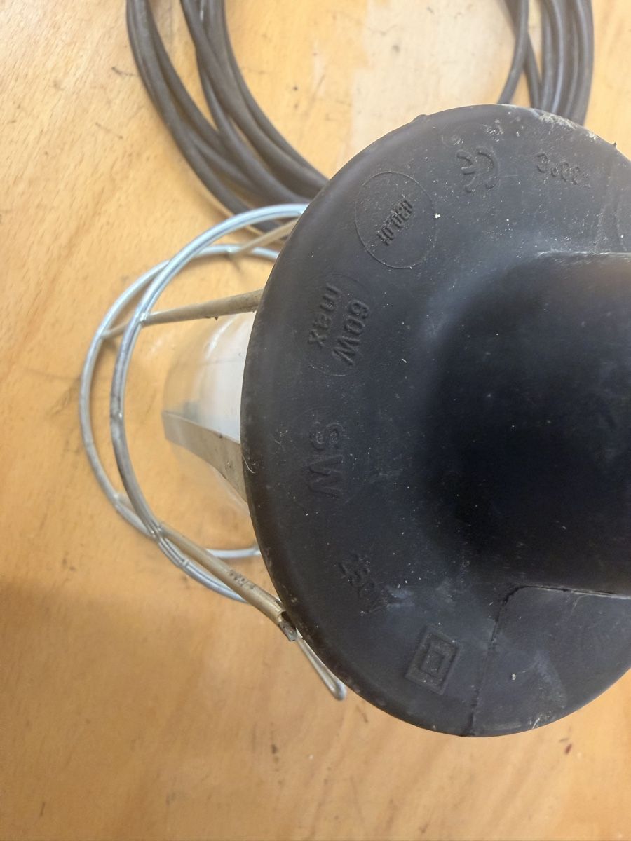Lampen: Baustrahler mit Drahtkorb und Kabel gebraucht – Gebraucht aus Niedergösgen von And-y 1