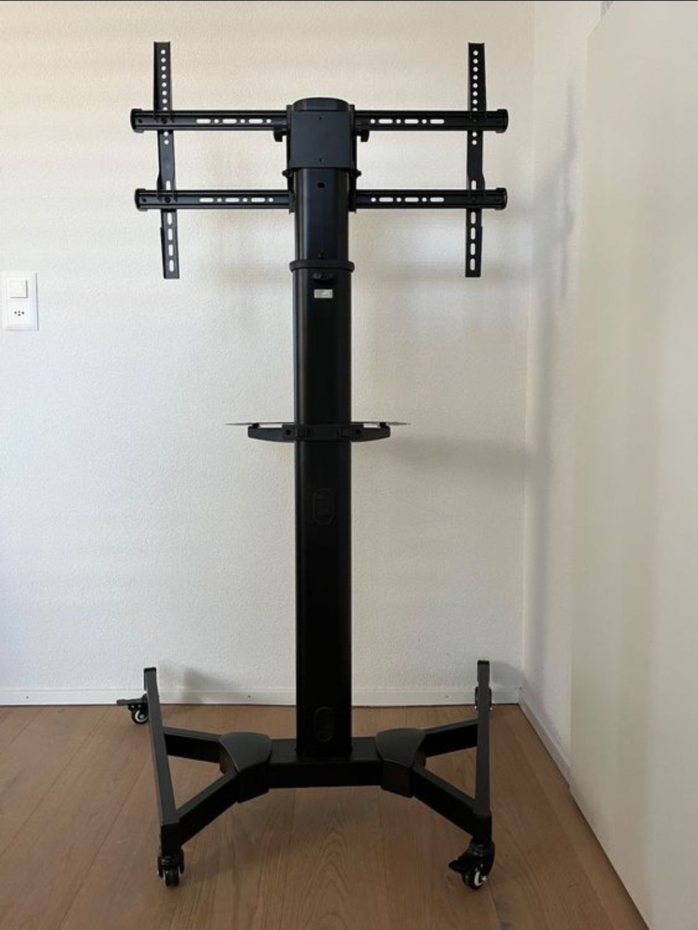 Wandhalterungen: Conecto LM-FS02B Professional TV-Ständer Standfuß – Gebraucht aus Schlieren von mesut3000 1