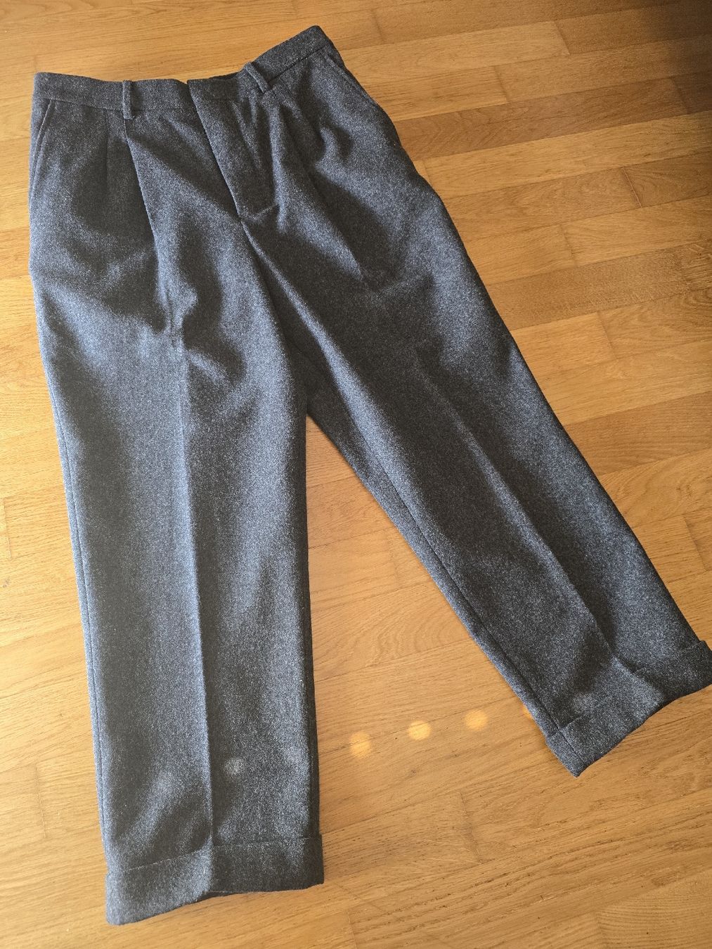 Pantaloni: Pantallon taille 40 marque Ami Paris comme neuf – Usato da St-Sulpice VD venduto da Celmi007 2