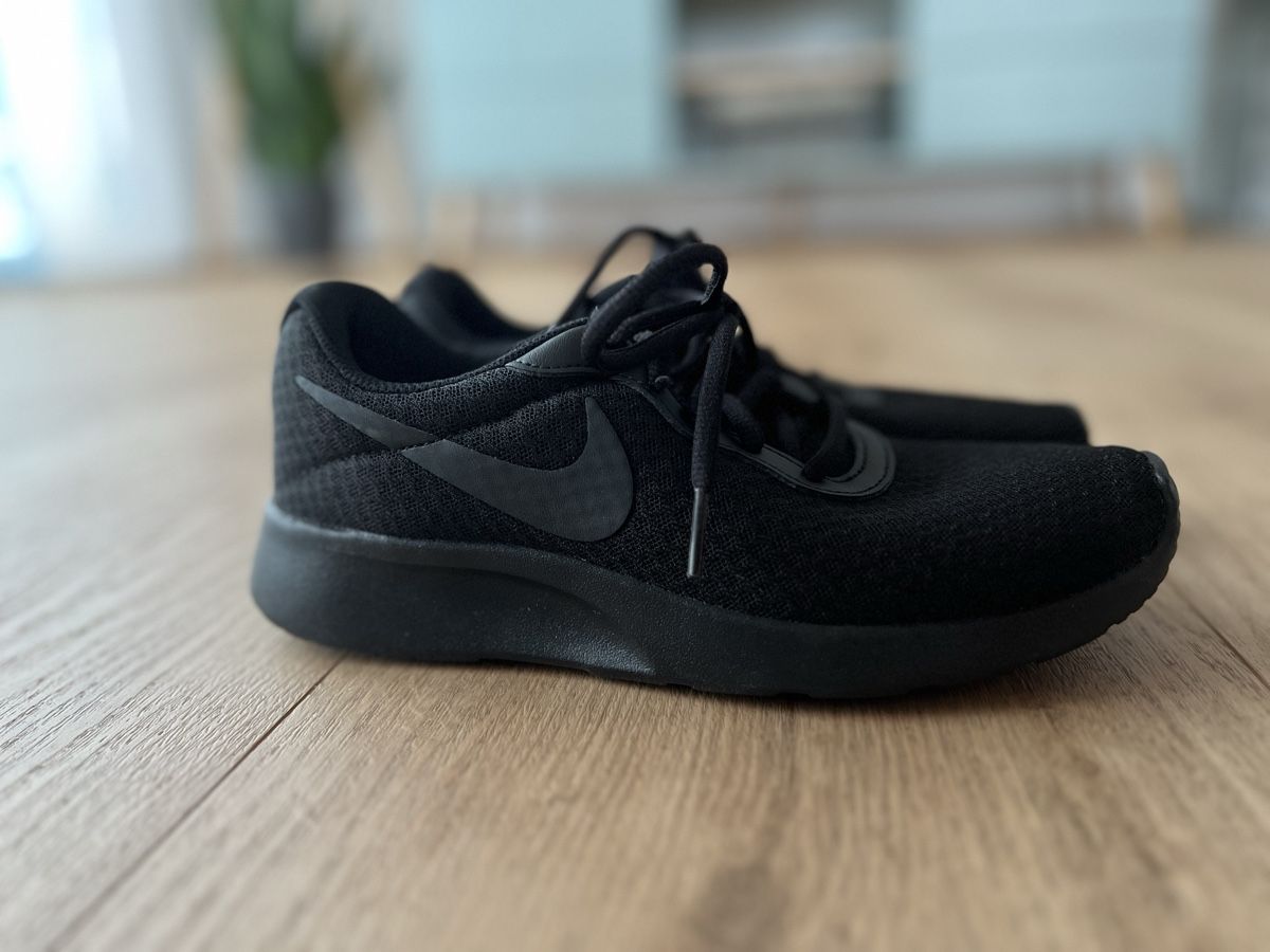 Nike Damenschuhe: Neuer Nike Sneaker, Schwarz, Grösse 37.5 – Neu (gemäss Beschreibung) aus Untereggen von Engeli80 1