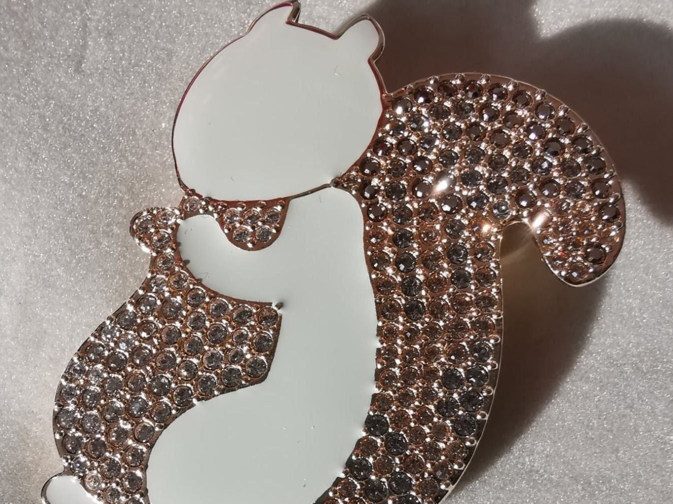 Swarovski Spille & Fermagli: Swarovski Brosche Eichhörnchen gos – Nuovo (secondo la descrizione) da Zürich venduto da Yourgoodbuy