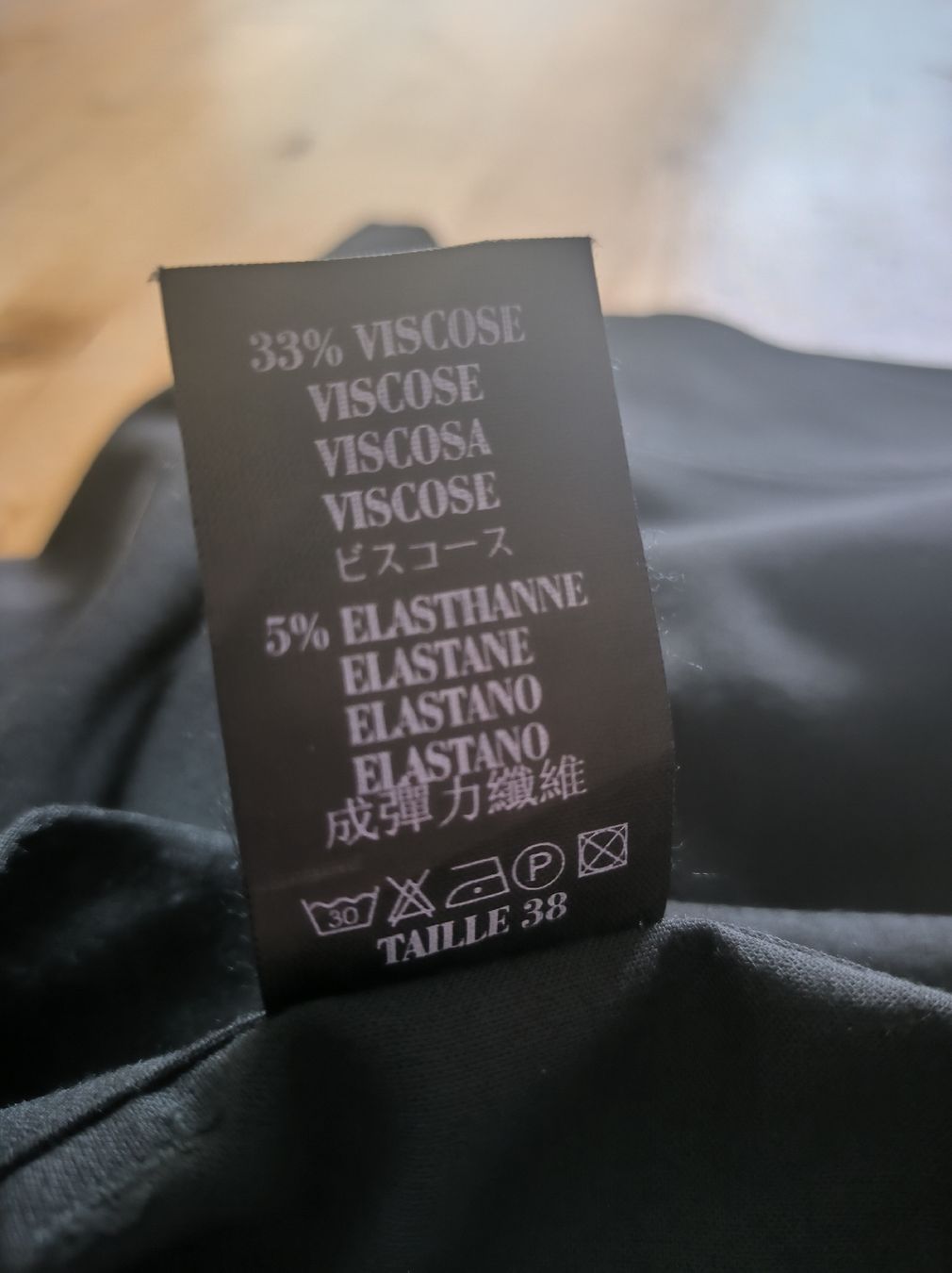 Pantaloni: Cop. Copine Bermuda noir T 38 – Usato da Attalens venduto da frakimir 4