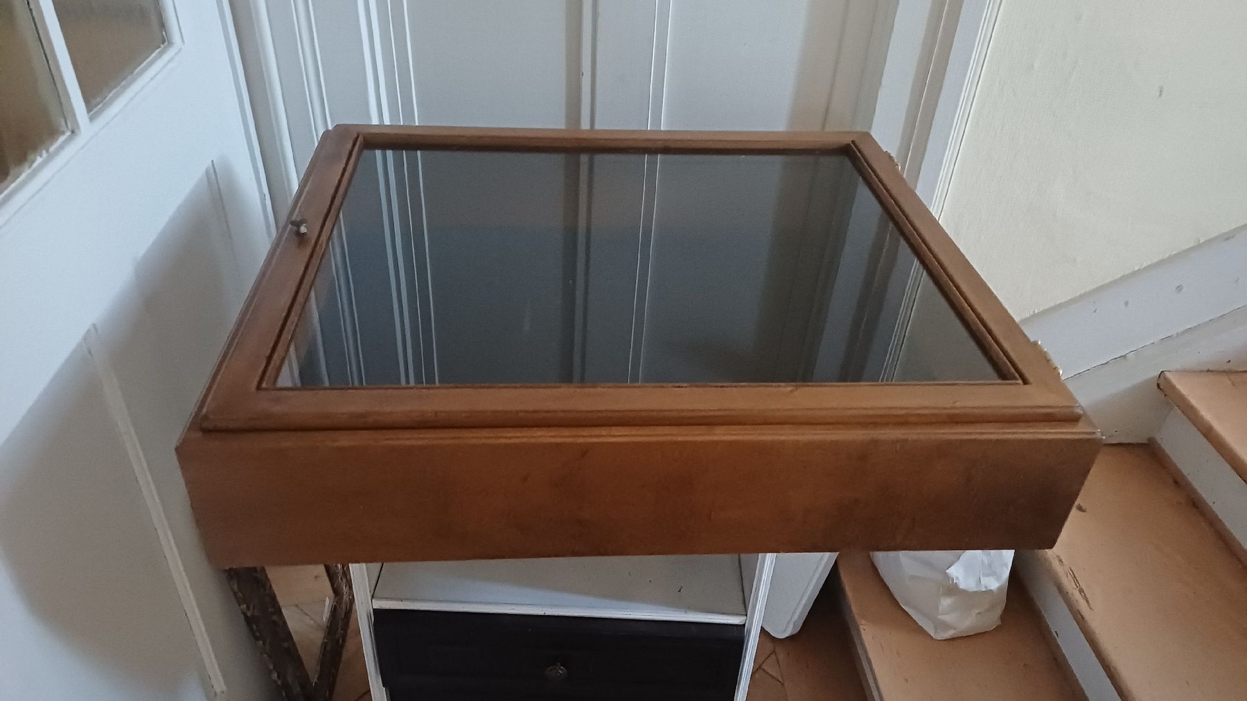 Vitrines: Schöne Glasvitrine  – D'occasion à Flawil par Naphtali