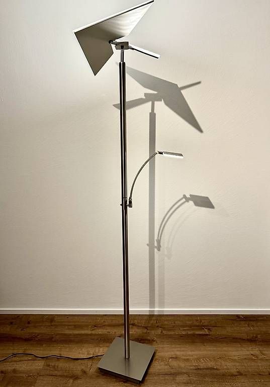 Lampade: Moderne LED Stehlampe Briloner mit Lesearm  Design Lampe  – Usato da Maienfeld venduto da gmundner