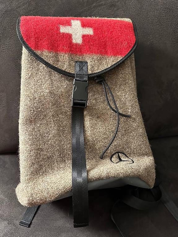 Zaini: Swissmade Rucksack aus Militärdecken – Usato da Gwatt (Thun) venduto da Bennae