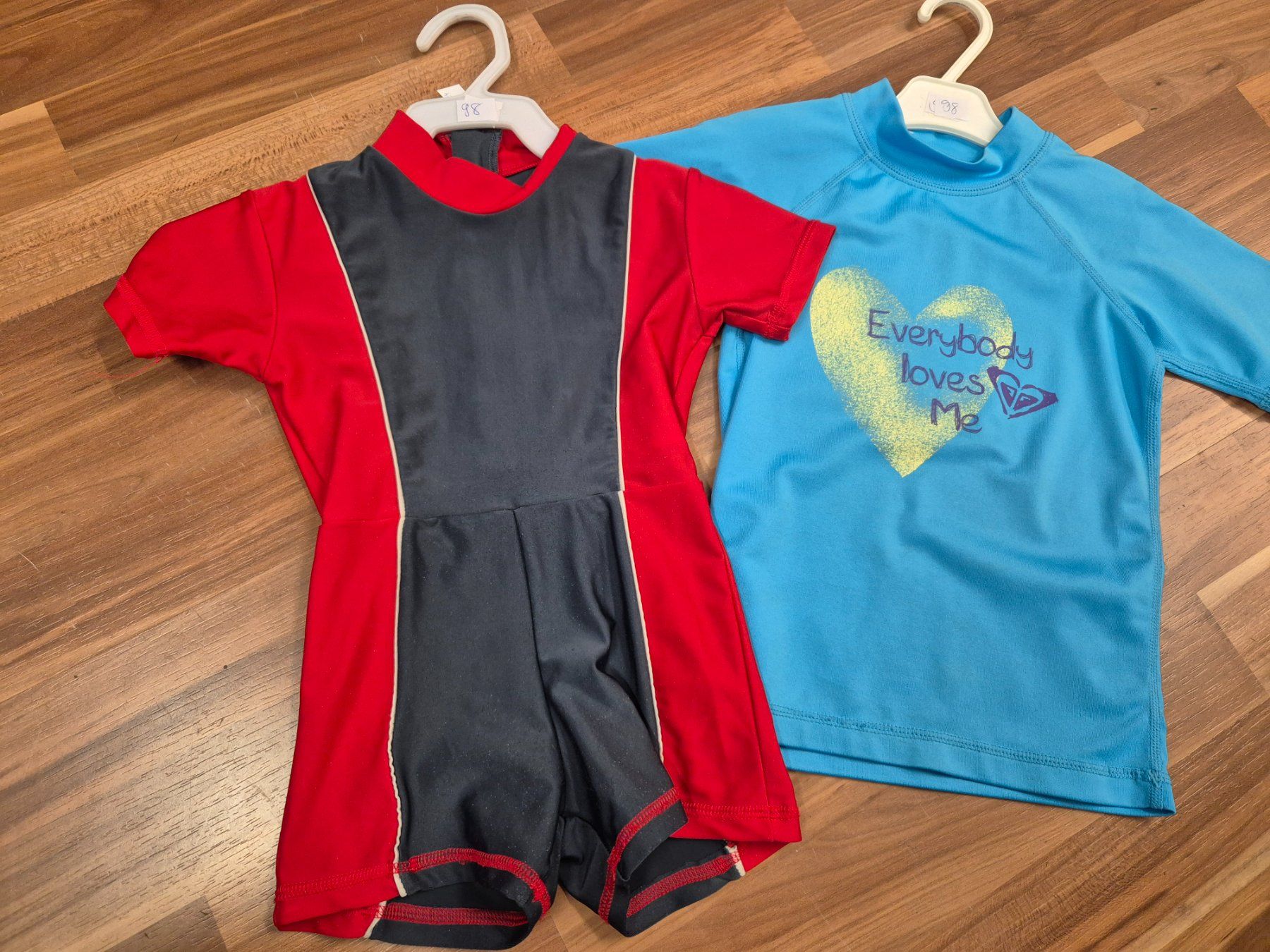Caleçons de bain: UV Badeanzug & Shirt, Grösse 98, B – D'occasion à Schwarzenburg par Flamingo07
