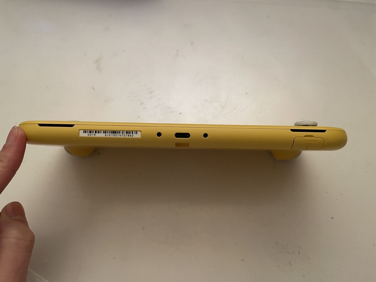 Nintendo Console: Nintendo Switch Lite (gelb) – Usato da Bern venduto da Sandra_10 3
