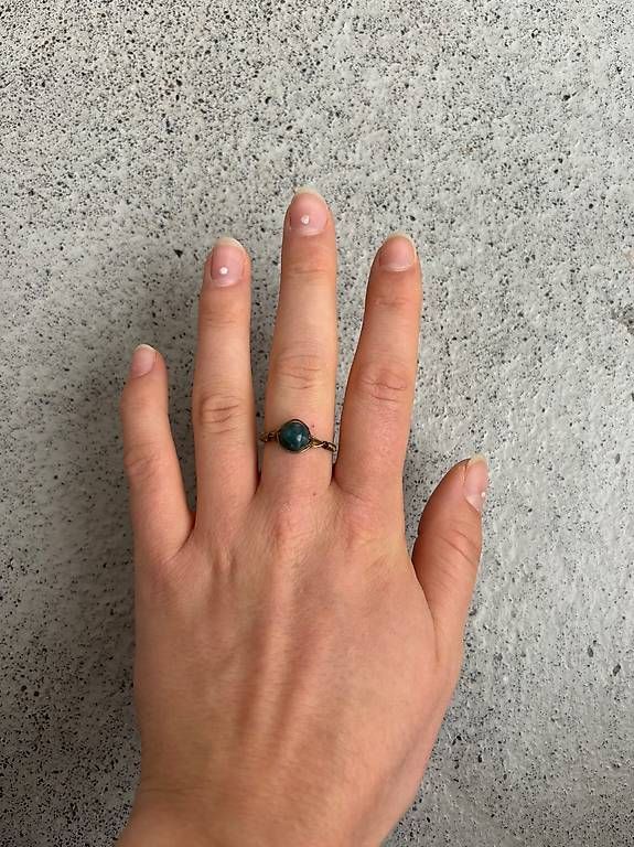 Anelli: Goldener Ring mit grünem Stein – Usato da Bern venduto da mari773