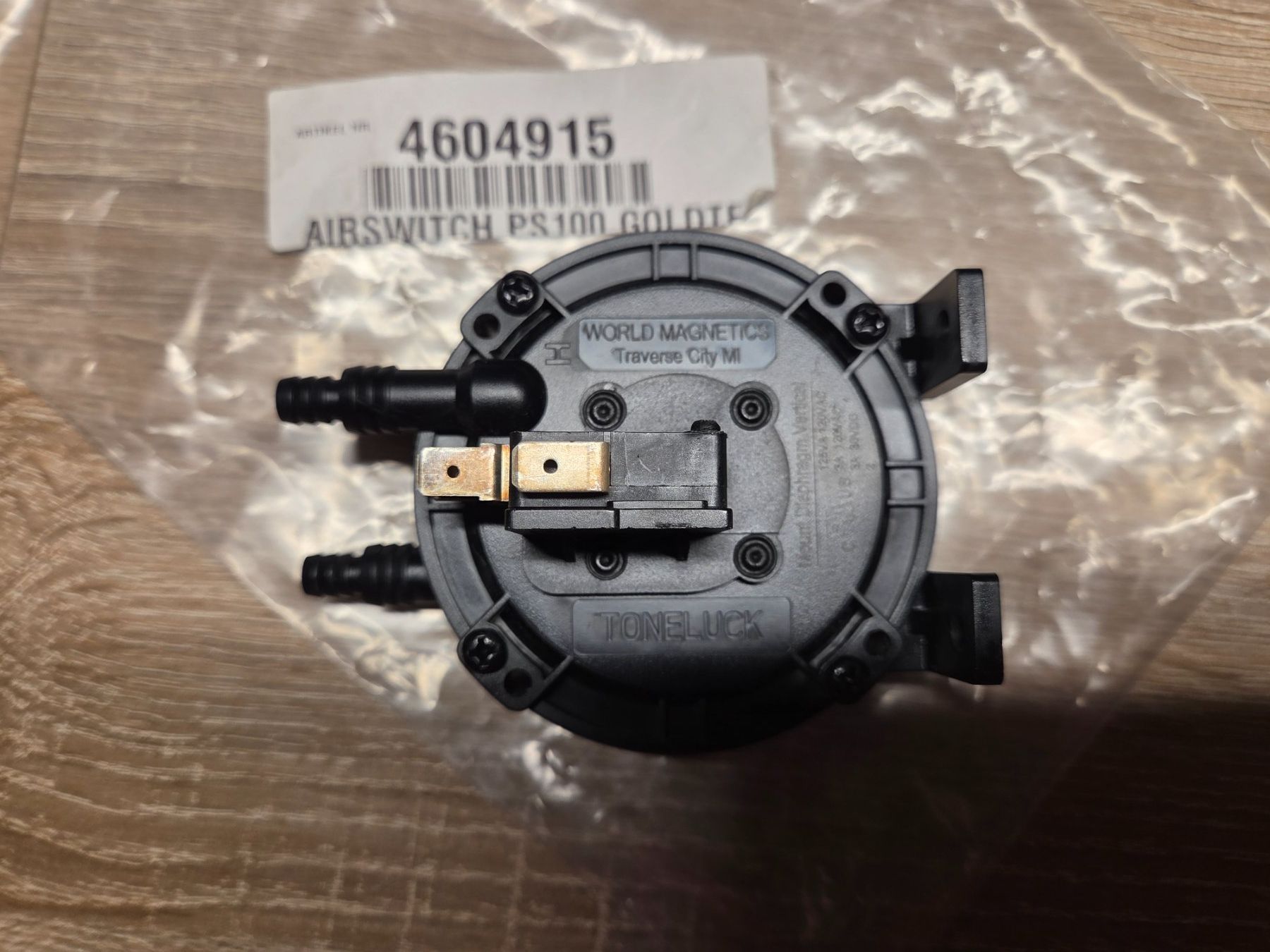 Componenti elettronici: Airswitch PS100 Goldtec 4604915 125V Luftschalter – Nuovo e nell'imballaggio originale da Zürich venduto da Alibaba1234