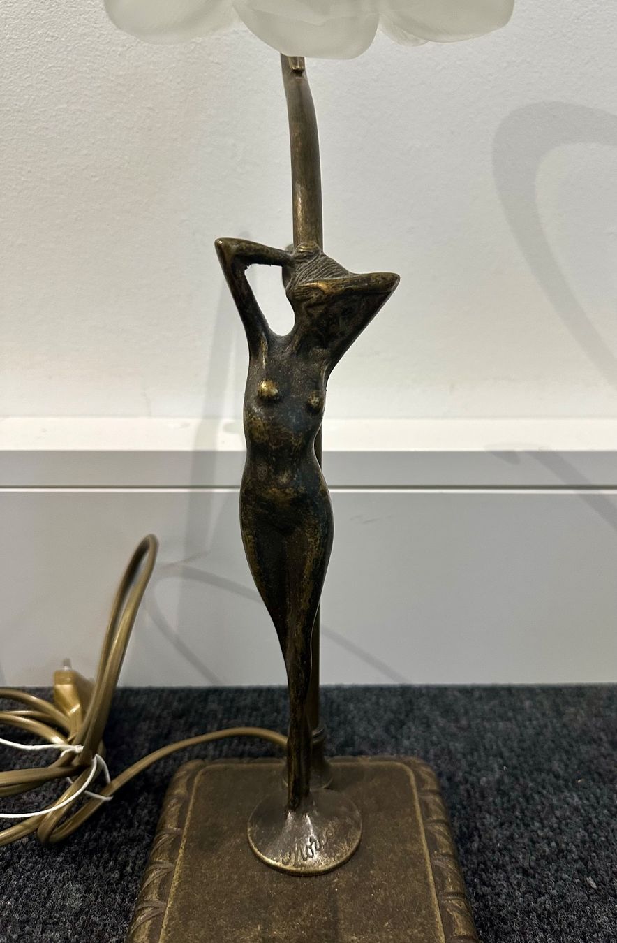 Lampen: Tischlampe mit Liberty Frauenfigur – Gebraucht aus Basel von artthings4you 1