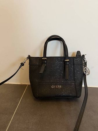 Sac à main Guess noir monogrammé avec bandoulière 