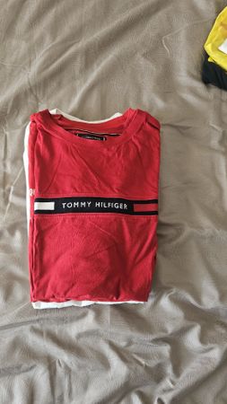 Maglie Levi's Tommy Hilfiger e Burberry 