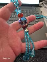 Blaue Perlenkette mit Anhängern – Sommer-Chic!