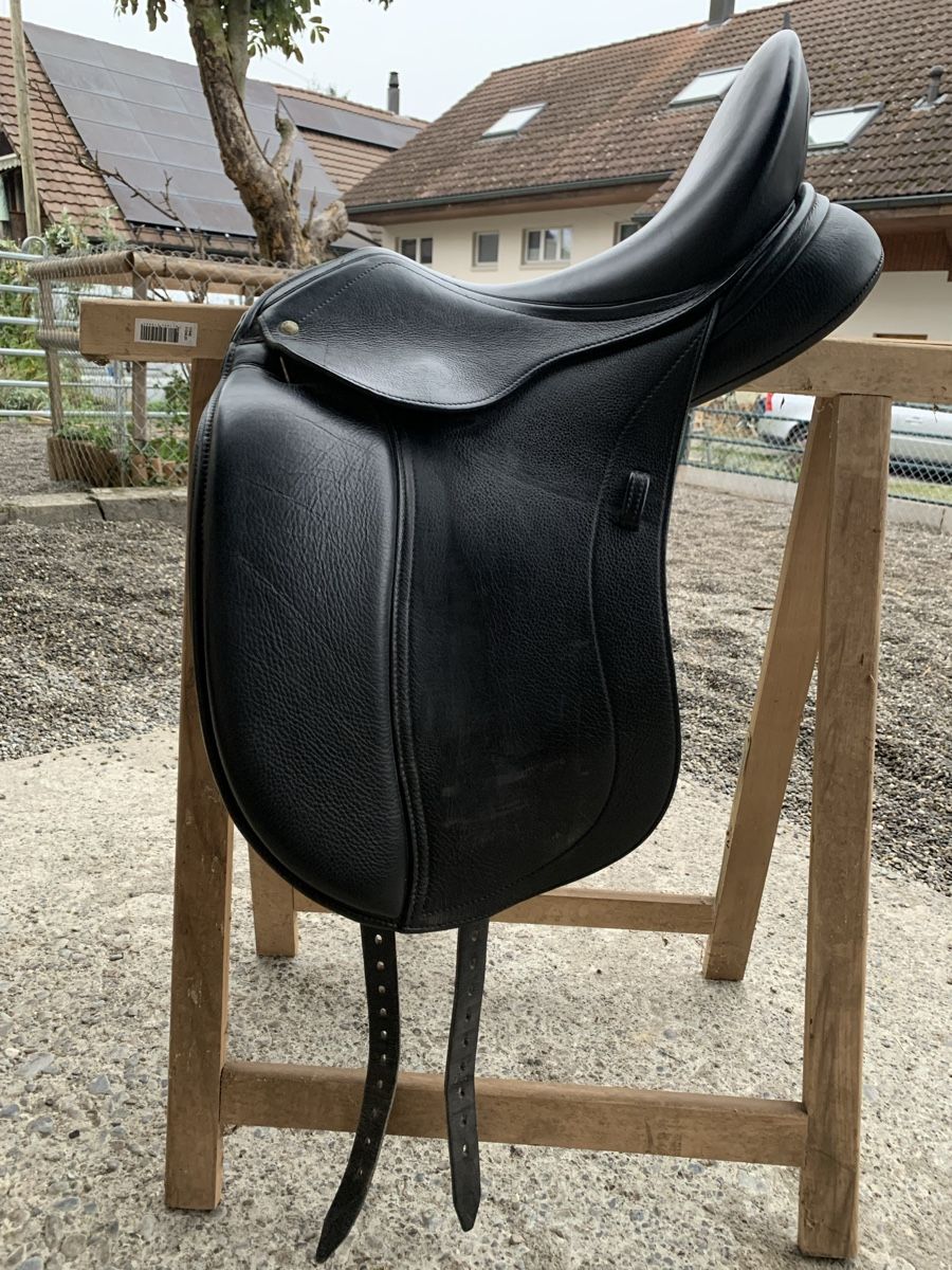 Selles, accessoires: Sattel (Pferdesattel) – D'occasion à Leutwil par mir_vj27