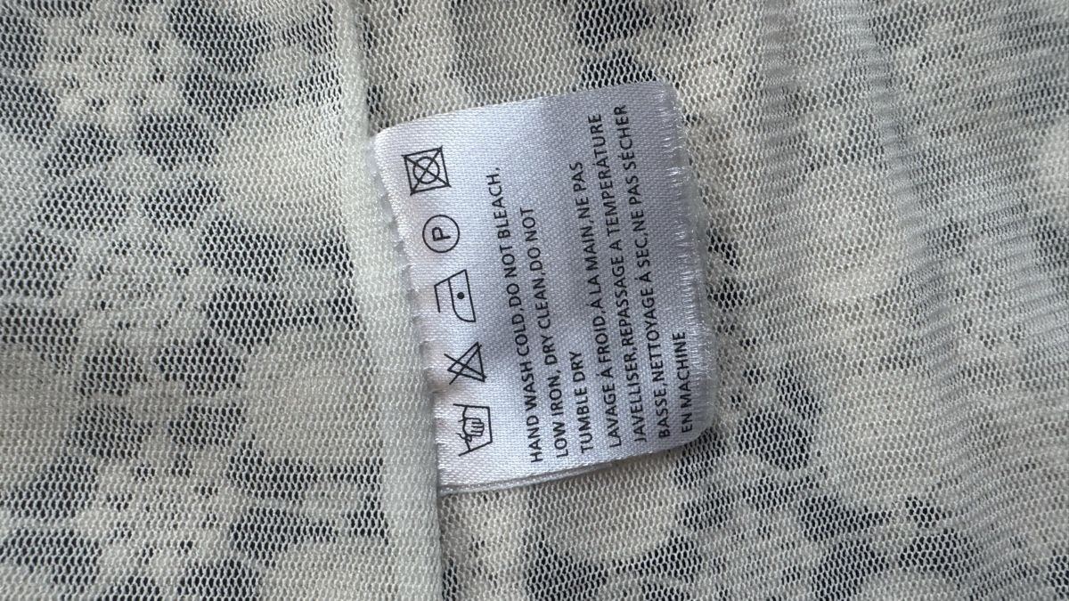 Costumi: Spitzenkleid mit Jäckchen Grösse 36/38 – Usato da Zollikon venduto da rundbsurf 5