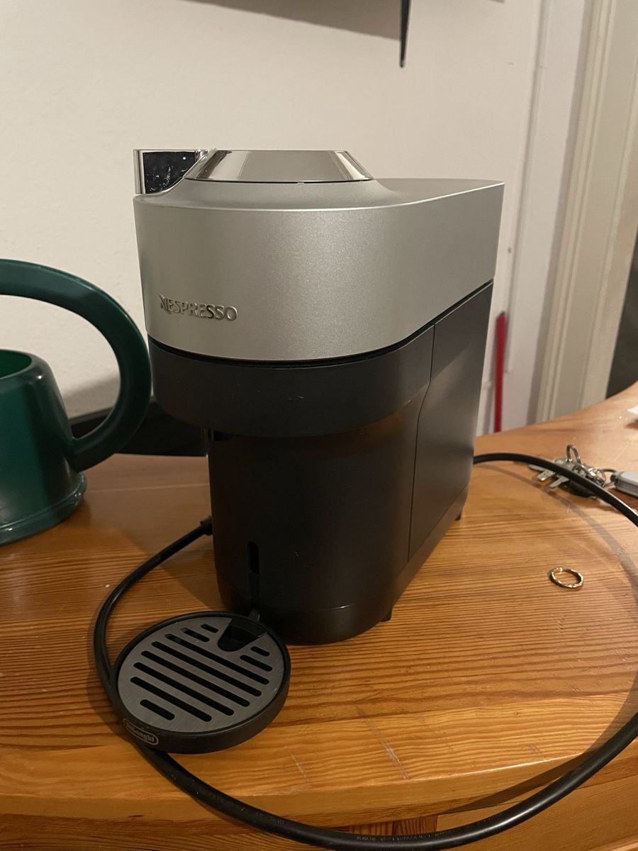 Nespresso Macchine per caffè & Macchine per espresso: Nespresso Kaffeemaschine Vertuo pop silber/schwarz – Usato da Bischofszell venduto da nadwe7 1