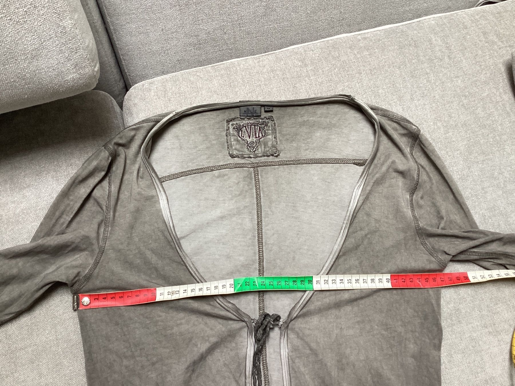 Nile Giacche: NILE Damen Jacke Grösse M grau mit Rüschen – Usato da Homberg b. Thun venduto da Homata 3