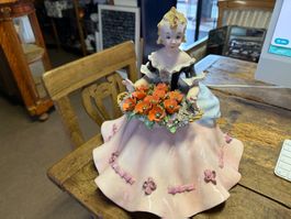 Alte Porzellan Figur Blumenmädchen signiert