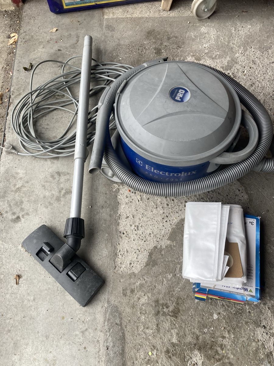 Aspirapolveri & Accessori: STAUBSAUGER ELEKTROLUX PRO Z951 – Usato da Bottmingen venduto da Surubi