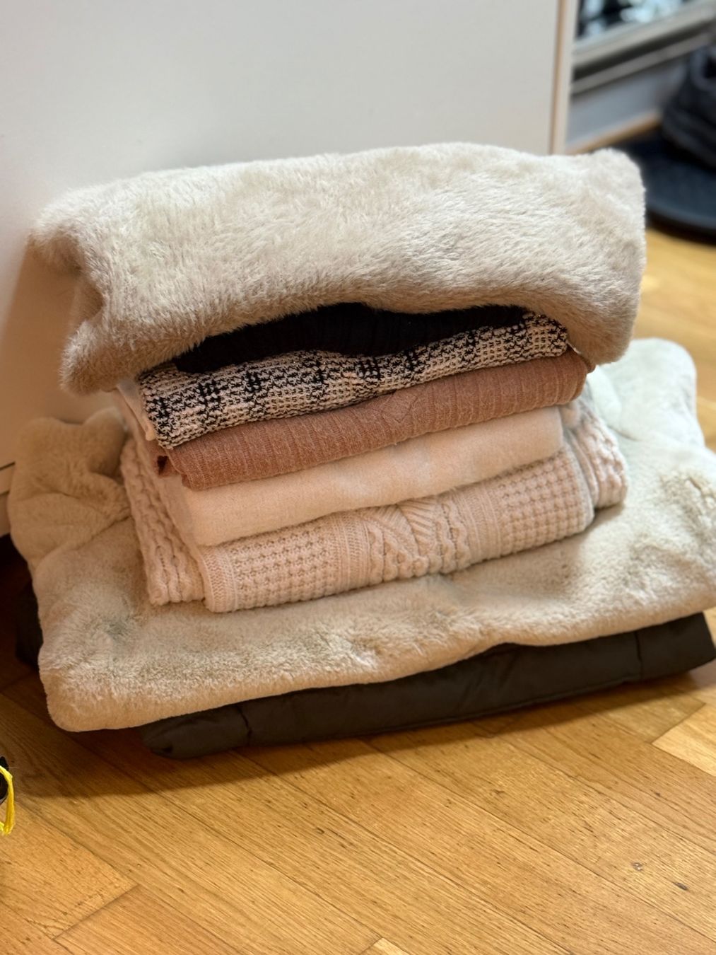 Lotti di vestiti: Grösse Kleiderpaket mit zwei Jacke Gr. S – Usato da Wetzikon ZH venduto da Em_Sa 2