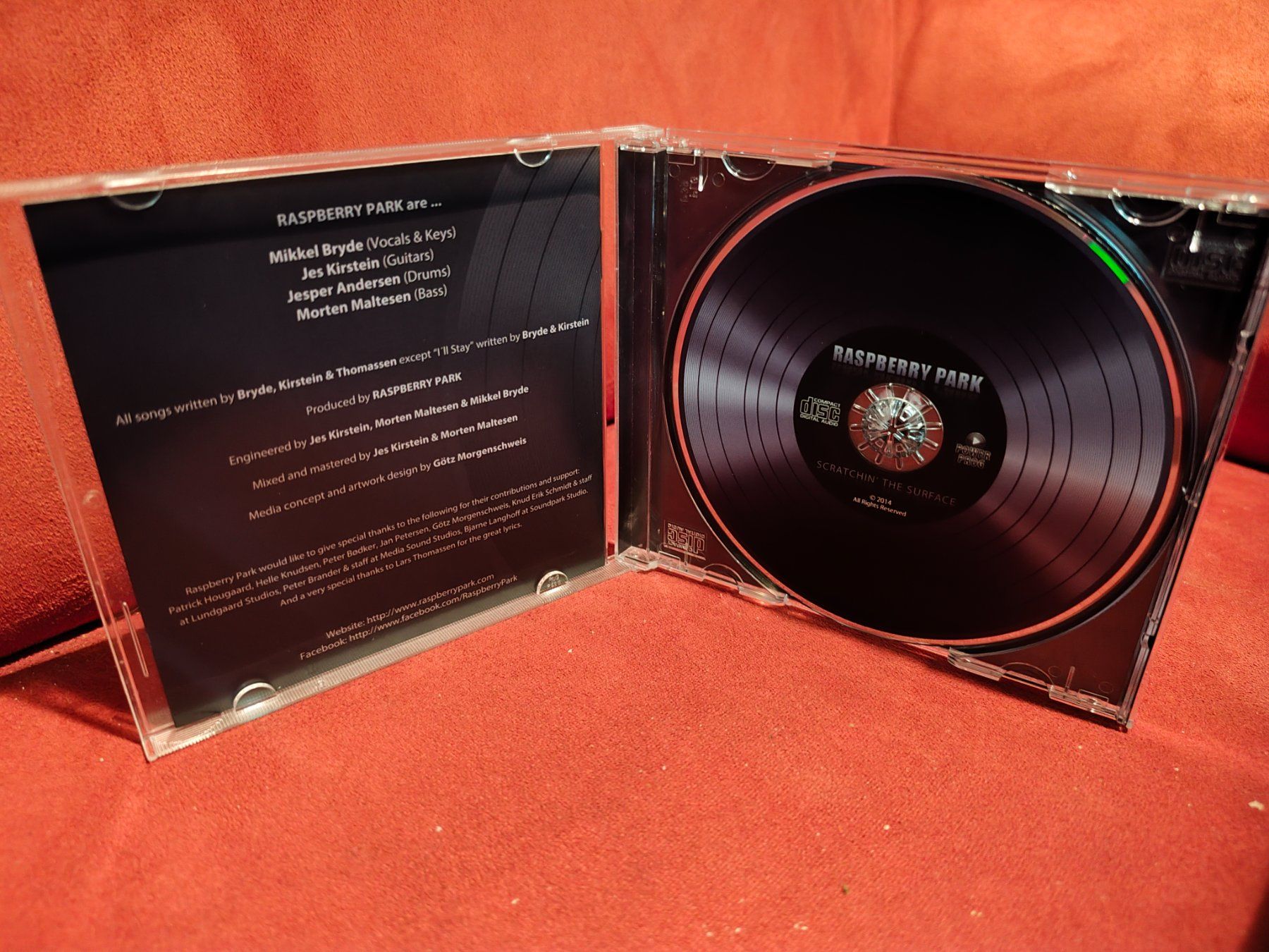 CD: Raspberry Park Scratchin' The Surface Hardrock CD – Usato da Zofingen venduto da noise123 2