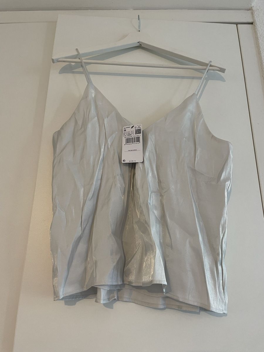 Mango Top: White metallic top – Nuovo (secondo la descrizione) da Roche VD venduto da closetcleanse 2