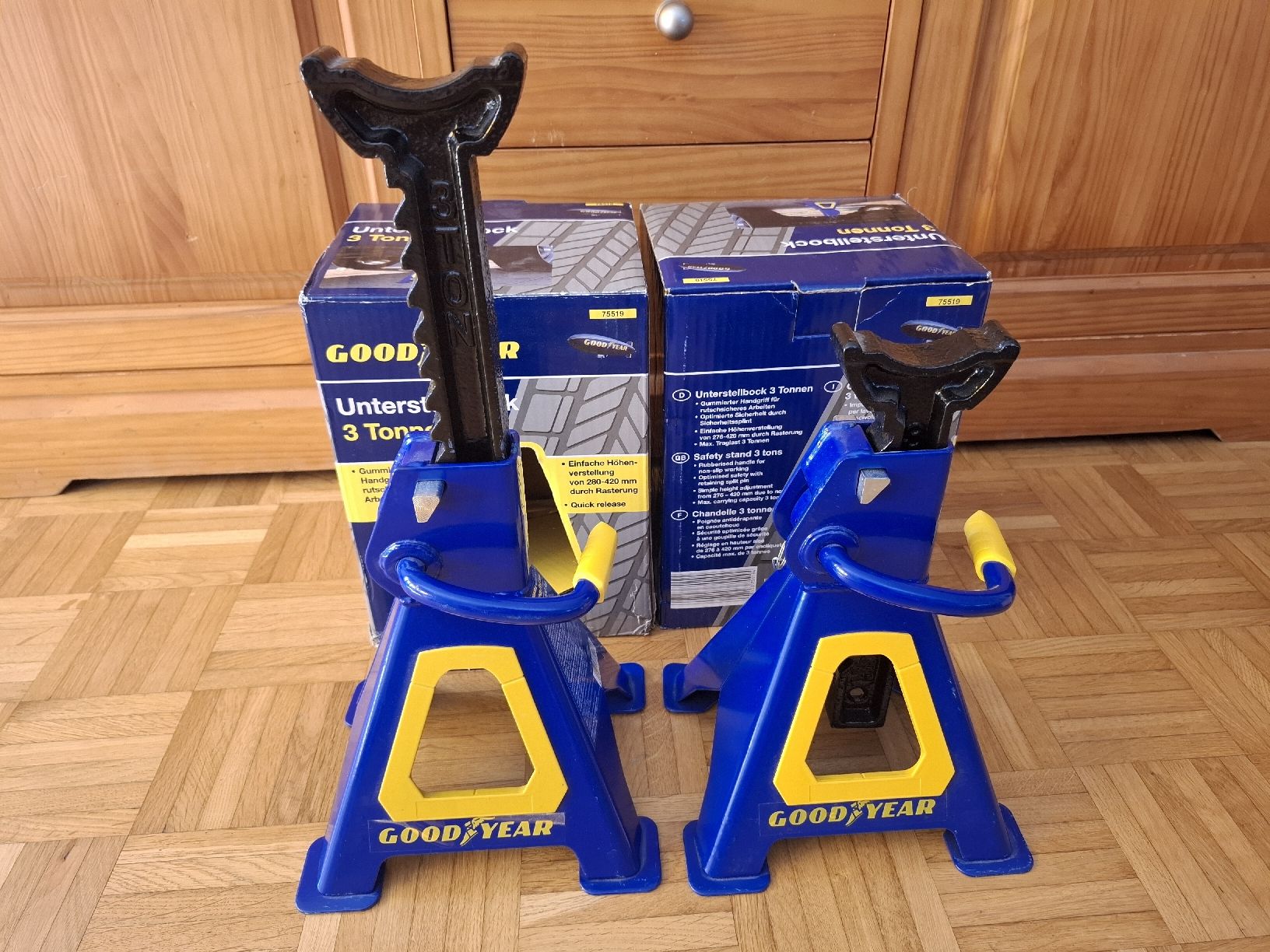 Goodyear Tutti gli attrezzi: 2 x Unterstellbock 3T Goodyear NEU – Nuovo e nell'imballaggio originale da Moutier venduto da Carambaaa 1