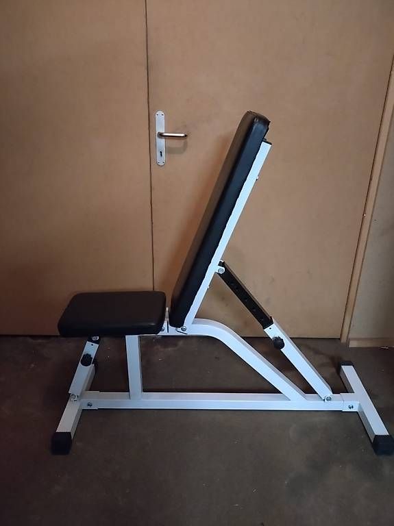 Hometrainer: Squat Rack mit Hantelbank / Multibank – Usato da Muri b. Bern venduto da RESALEO 1