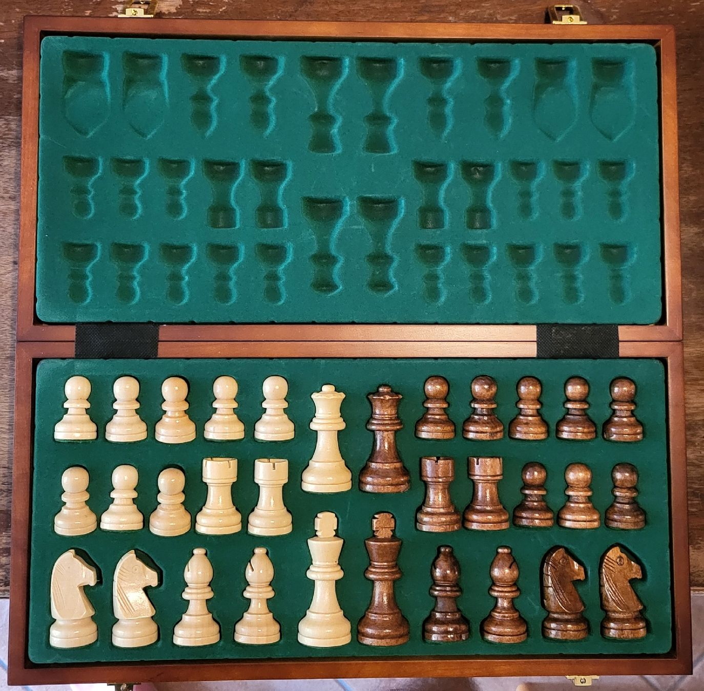 Giochi: Schachspiel in Klapkoffer – Nuovo e nell'imballaggio originale da Thun venduto da harry999