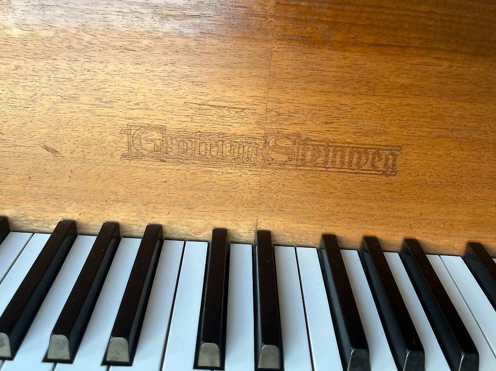 Musikinstrumente: Klavier Grotrian-Steinweg, Modell 100 – Gebraucht aus Männedorf von Guiness 1