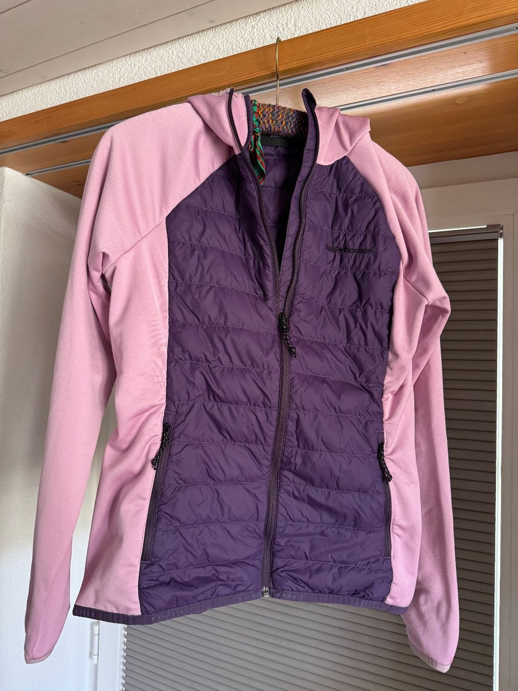 Peak Performance Giacche: Peak Performance Damen "Down Hybrid Hood Jacket" – Usato da golaten venduto da Hubas